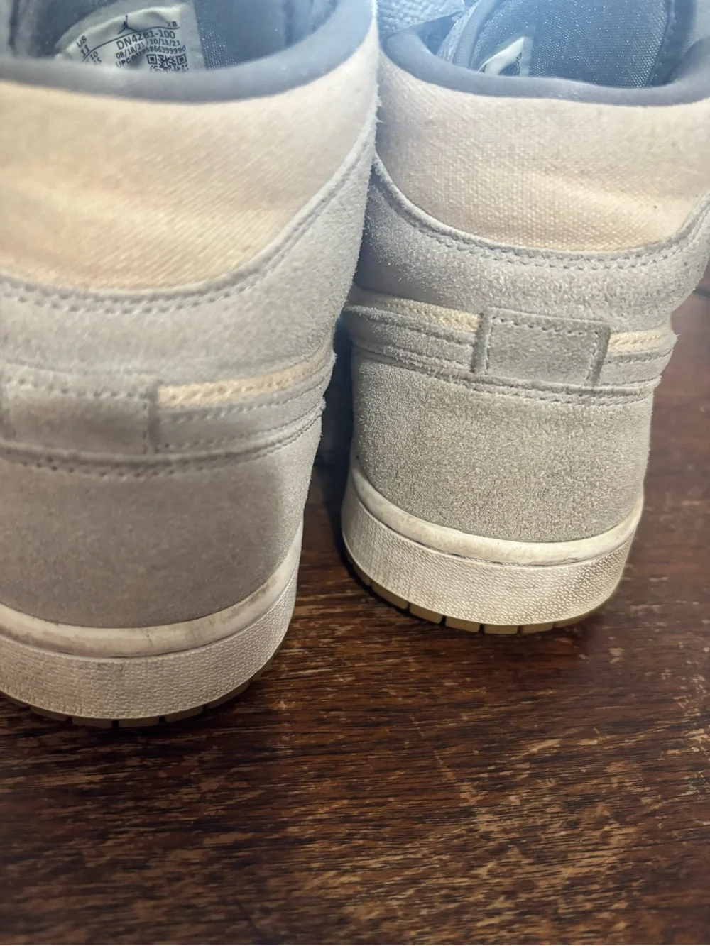 Jordan 1 mid SE High-Top Sneakers in Gray and Cream